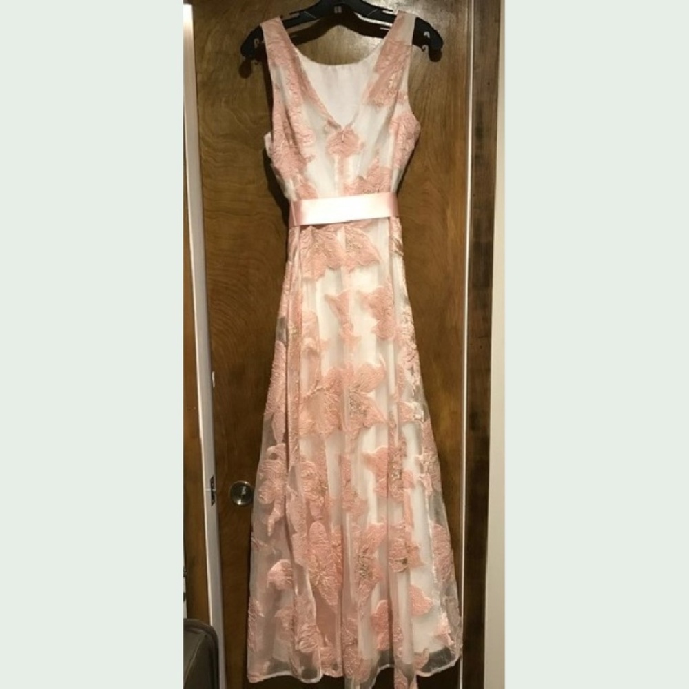 Tahari Sleeveless Embroidered Peach Dress, NWT